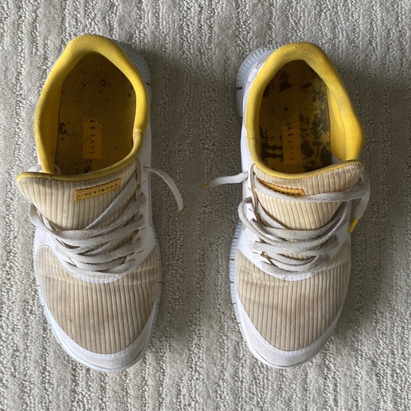 Nike Free 4.0 V3 Livestrong Athletic Shoes - Picture 4 of 9